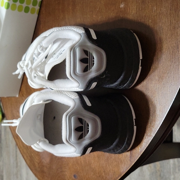 Adidas - Picture 3 of 3